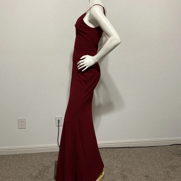 Lulu's Burgundy V-Neck Sleeveless Minimalist Maxi Trumpet Gown Dress Size Medium - Picture 5 of 8